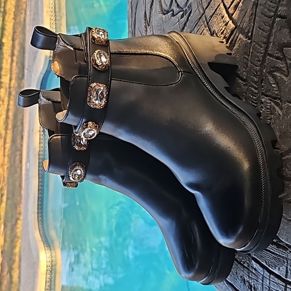 Steve Madden DRIP'IN DIAMONDS BOOT Amulet black rhinestone charm bracelet 6.5 - Picture 4 of 15